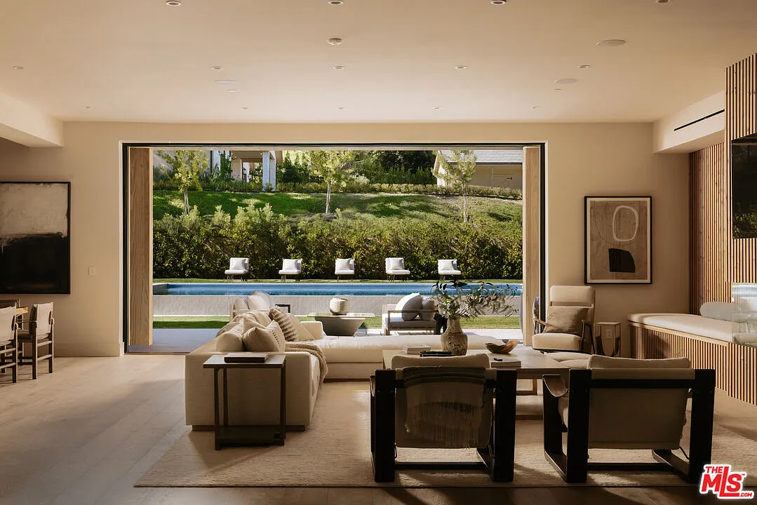 7 bed, 11.0 bath, 16329 sqft, $75,000 — Photo 4