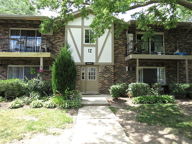 1st image of 9S060 Lake Dr APT 207