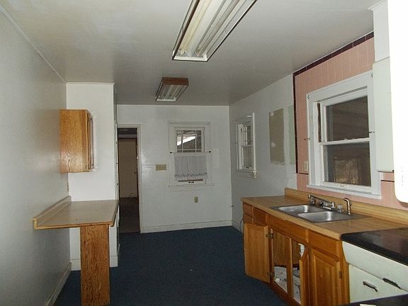 5th image of 210 W Linden Ave