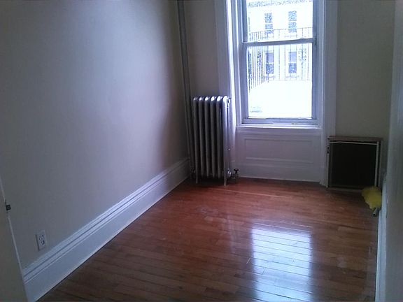 5th image of 158 Hancock St
