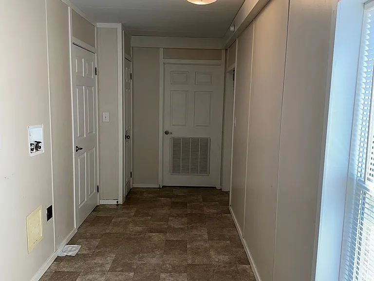 2501 S Broadway Ave — Photo 48