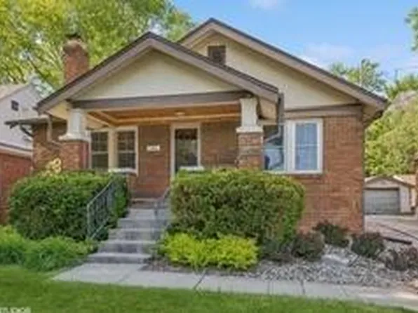 3517 Franklin Ave, Des Moines, IA 50310