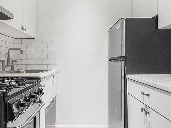 5th image of 43 W 16th St APT 2d