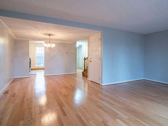 3rd image of 10810 Lakehurst Ct