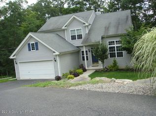 152 Kensington Dr, Bushkill, PA 18324