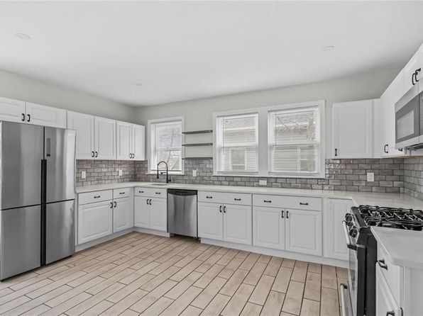 123 Radcliffe Ave Floor 2