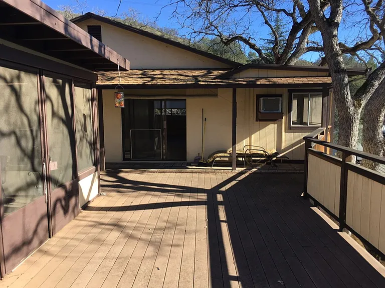 3690 Tulare St — Photo 16