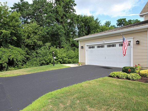 3rd image of 216 Lois Ln