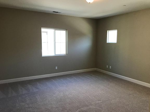 3rd image of 813 Grace Dr