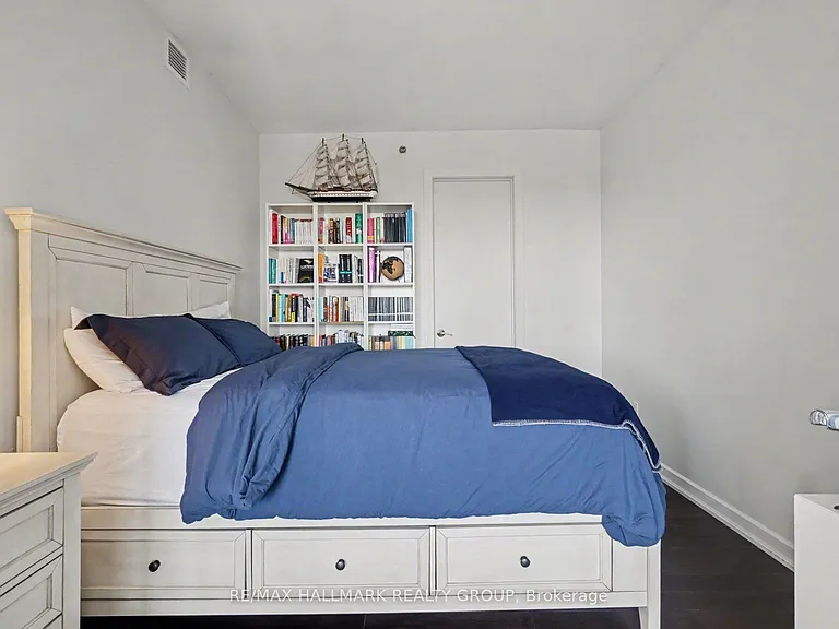 300 Lisgar St #1208 — Photo 13