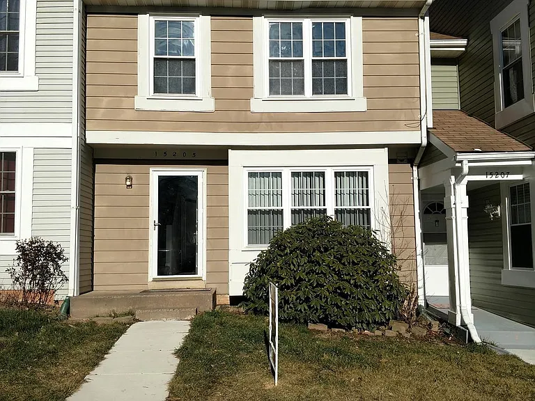 15205 Streamside Ct — Photo 2