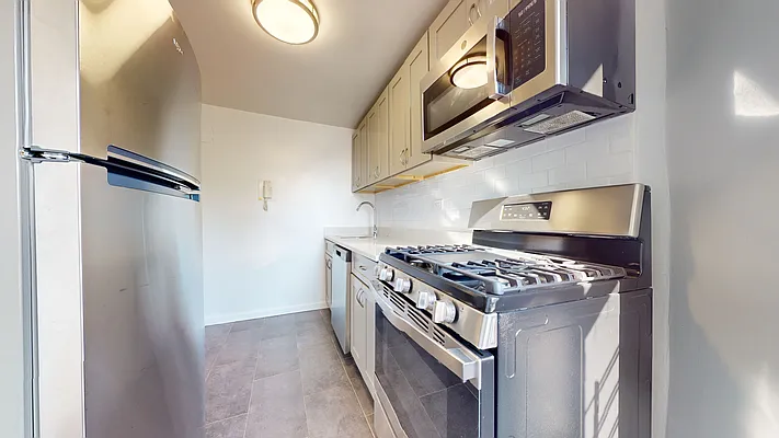 Rented by Bond New York | media 13