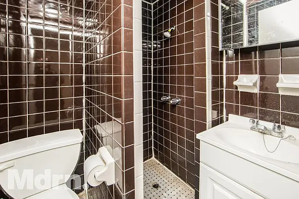 Rented by Mdrn Residential | media 13