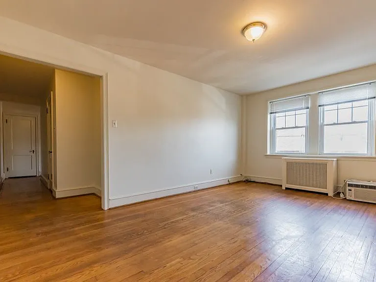 Hazel Apartments — Photo 4