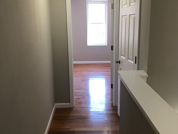 3rd image of 410 N 41st St