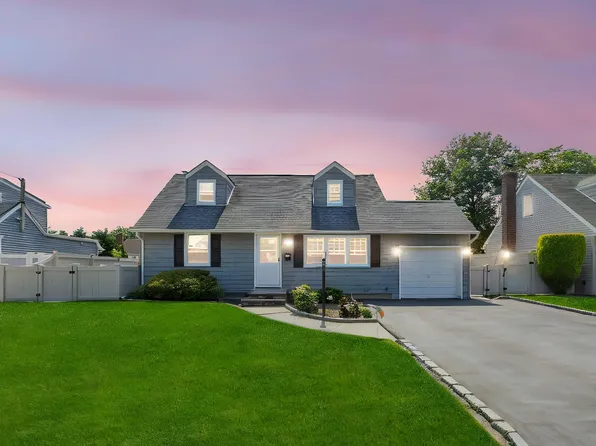 2284 Oxford Street, East Meadow, NY 11554