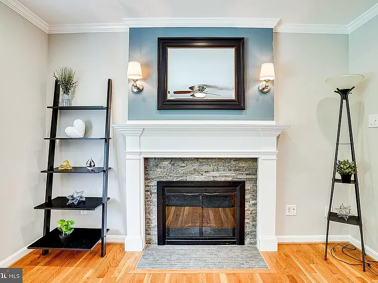 8475 Thames St — Photo 5