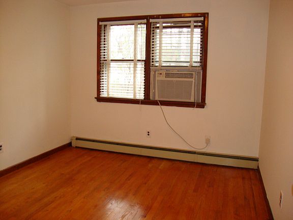 5th image of 204 Hutton St