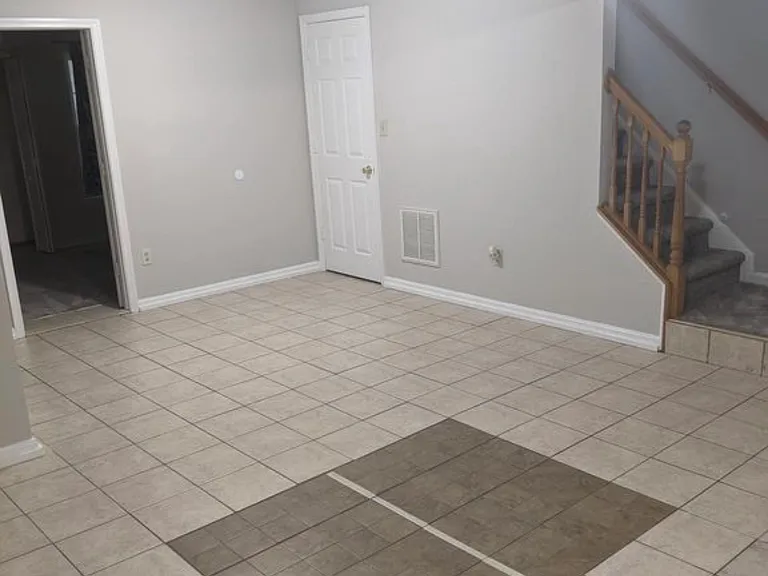 207 Stafford Mews Ln #207 — Photo 4