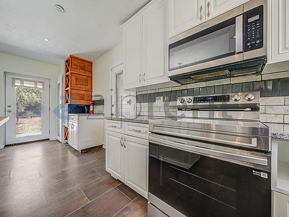 5th image of 2540 Sistina St