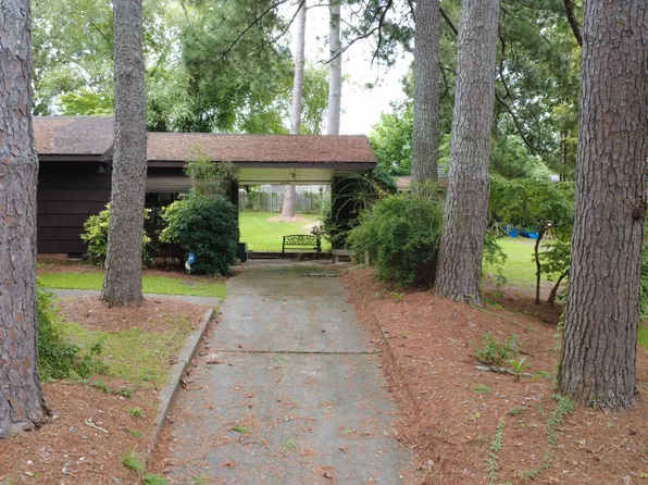 302 E Simmons Avenue, Williamston, NC 27892