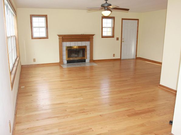 23217 W North Lakewood Ln, Lake Zurich, IL 60047
