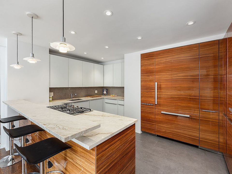 1st image of 425 E 63rd St #W12ef