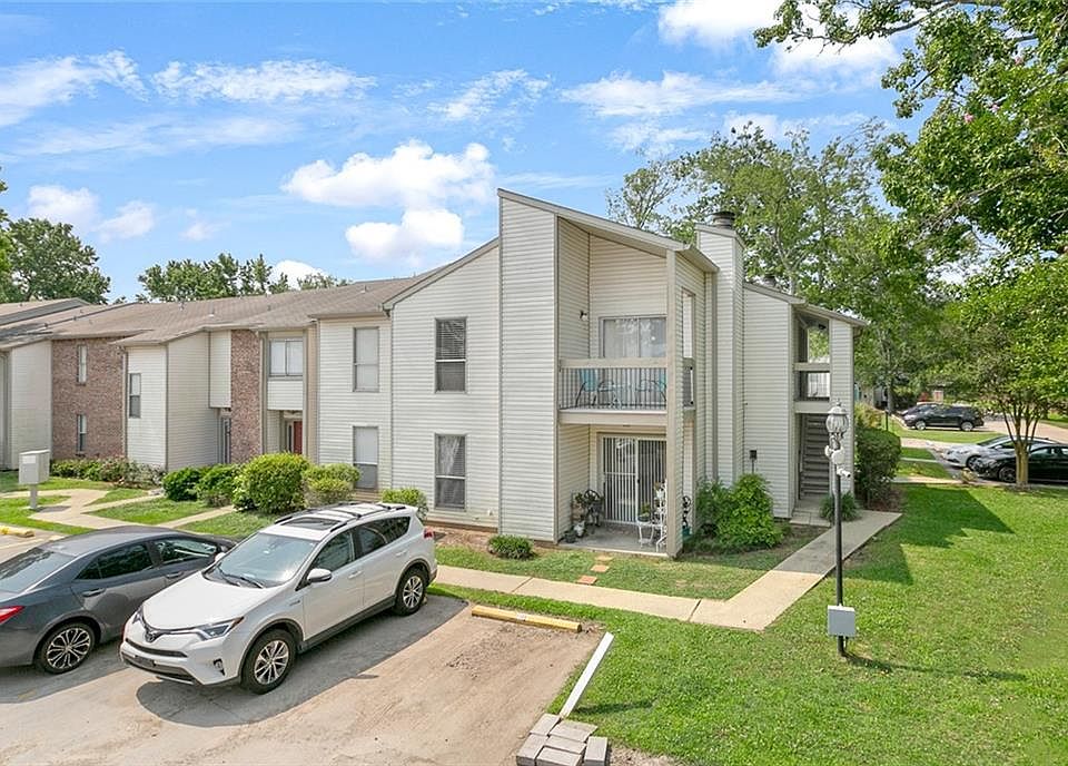 1st image of 104 Parkview Blvd #104