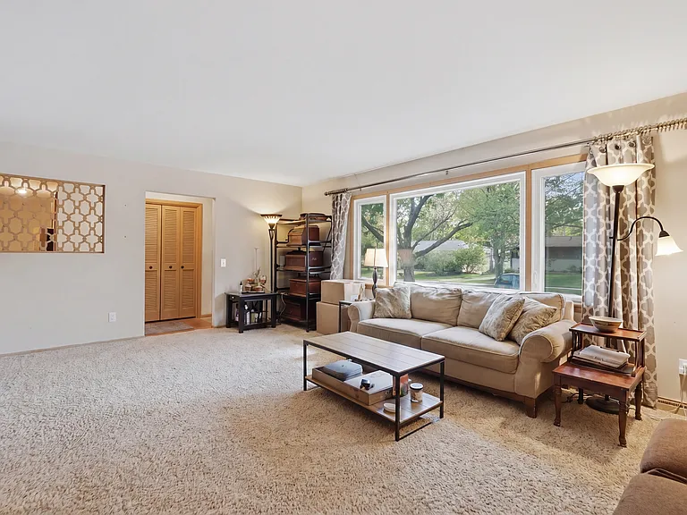 Living room, 5122 Marathon Drive