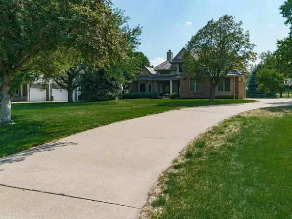 424 W Pinehurst Trl, Dakota Dunes, SD 57049