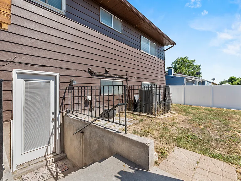 609 N 1050 W — Photo 18