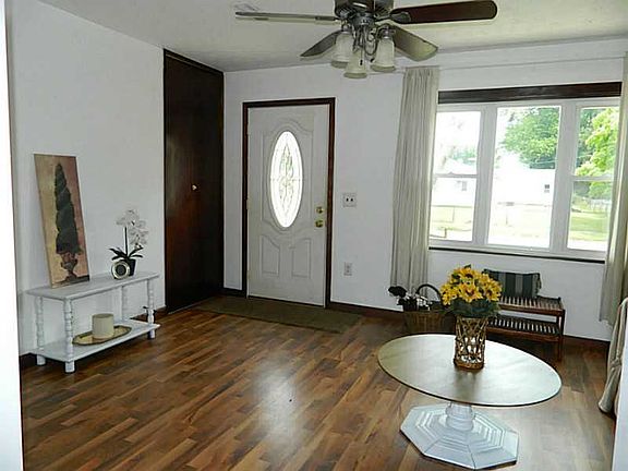 5th image of 1022 Chalet Ave