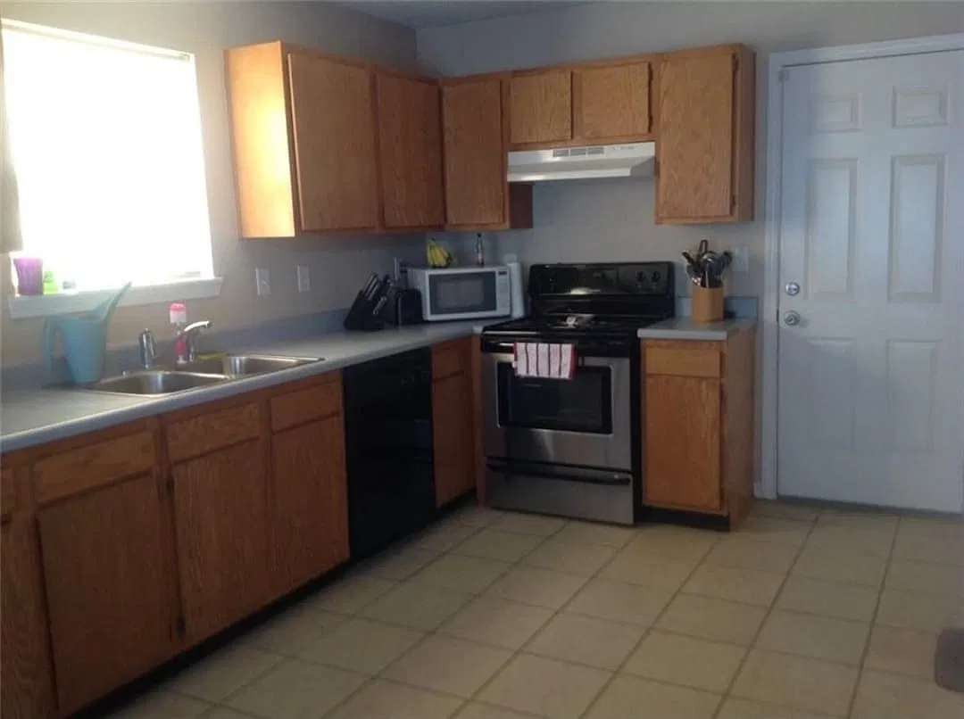 3 bed, 1677 sqft, $2,200 — Photo 1