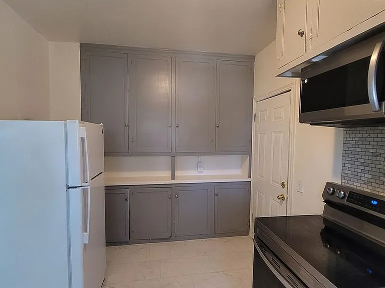 618 W 7th St — Photo 18