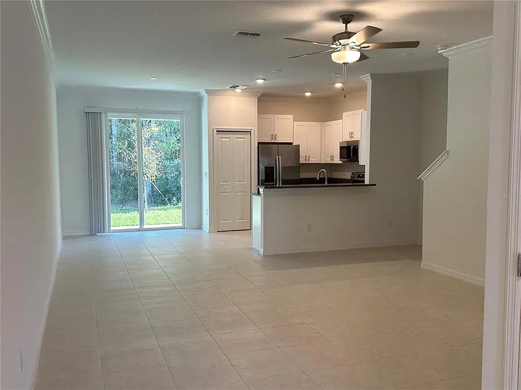 3 bed, 2.5 bath, 1666 sqft, $2,000 — Photo 2