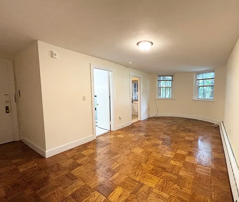 3 bed, 9999 sqft, $2,000 — Photo 2