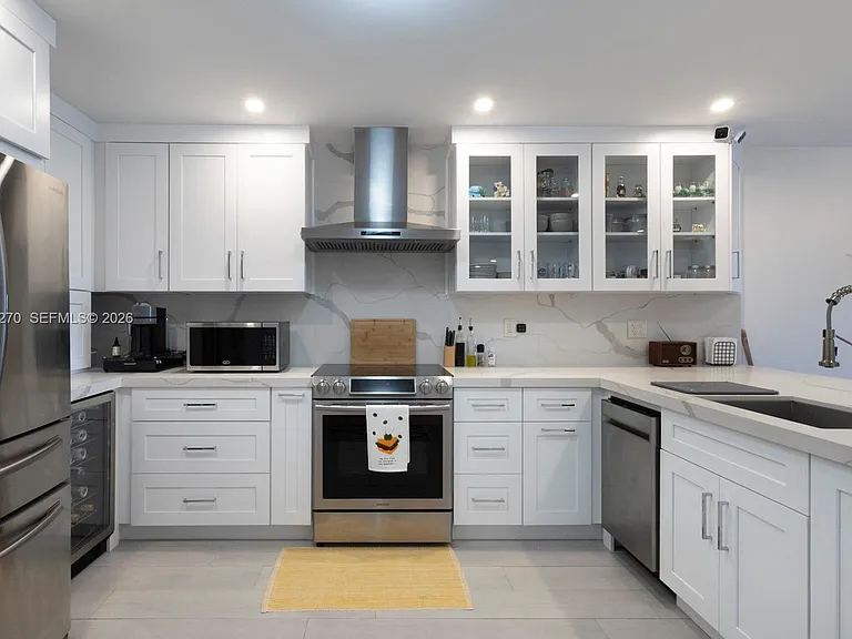 6815 Edgewater Dr #307 — Photo 14