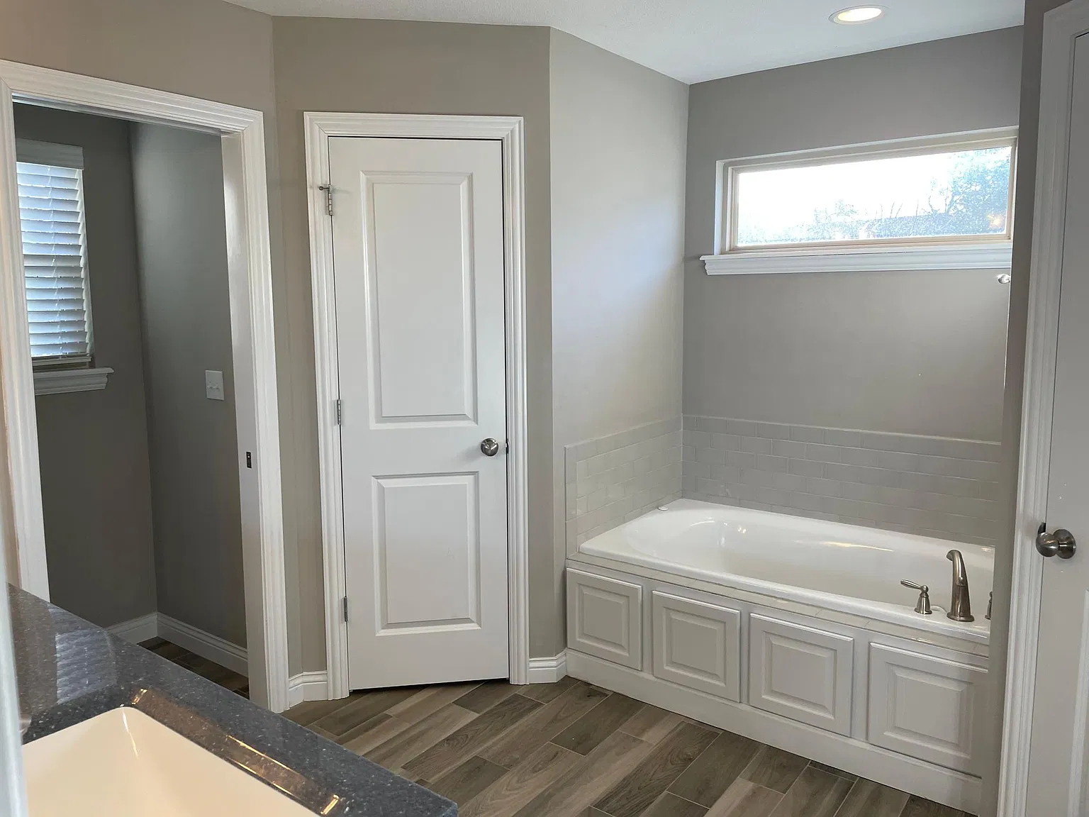 701 Rutland Dr — Photo 4
