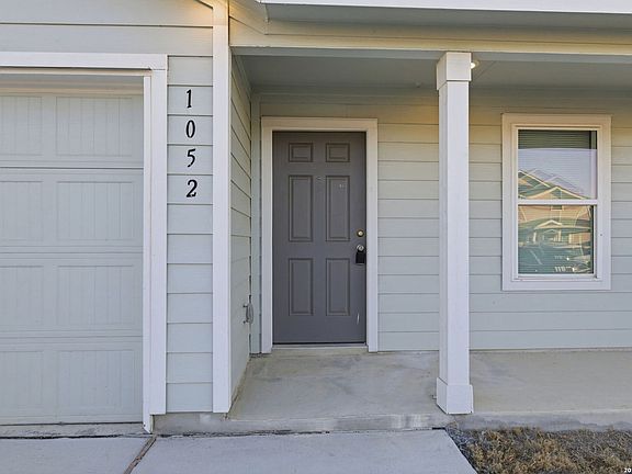 4th image of 1052 Shutter Way