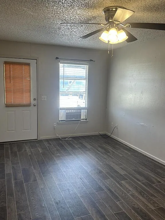 1500 N Hendrick Ave — Photo 2