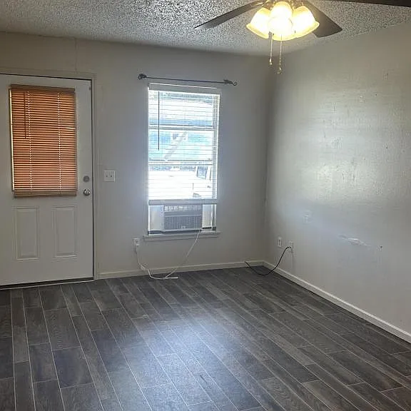 1500 N Hendrick St — Photo 2