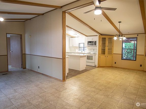 5th image of 925 NE Chelan