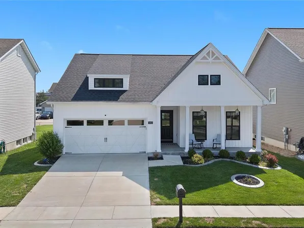1912 Plantation Ln, Belleville, IL 62220