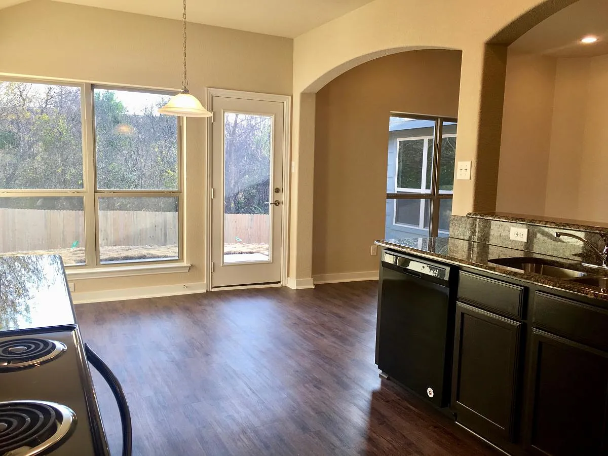 3 bed, 1500 sqft, $1,900 — Photo 4