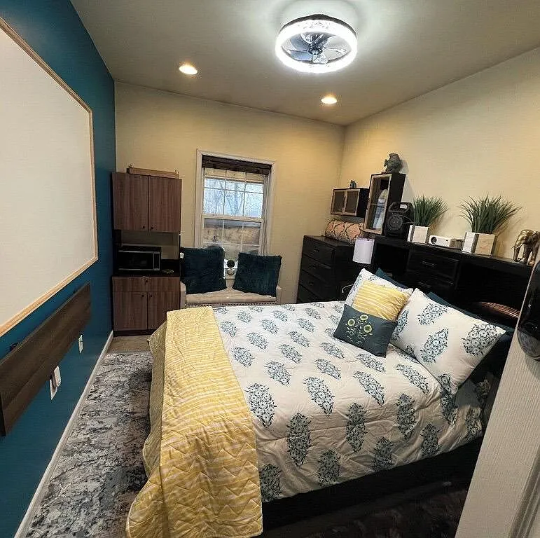 3 bed, 1.5 bath, 1200 sqft, $1,481 — Photo 2
