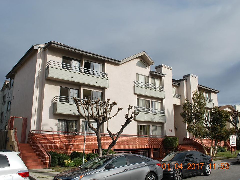 1st image of 411 Palm Dr APT 302
