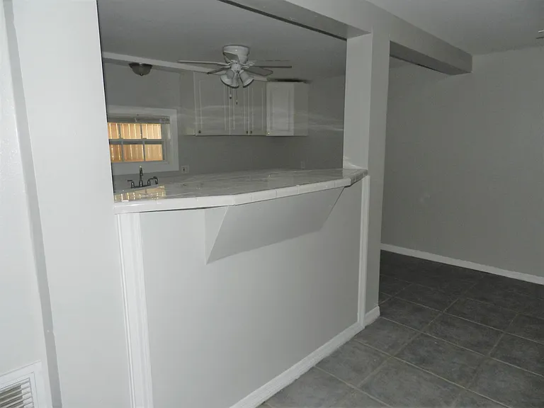 106 22nd Ave N #B — Photo 6