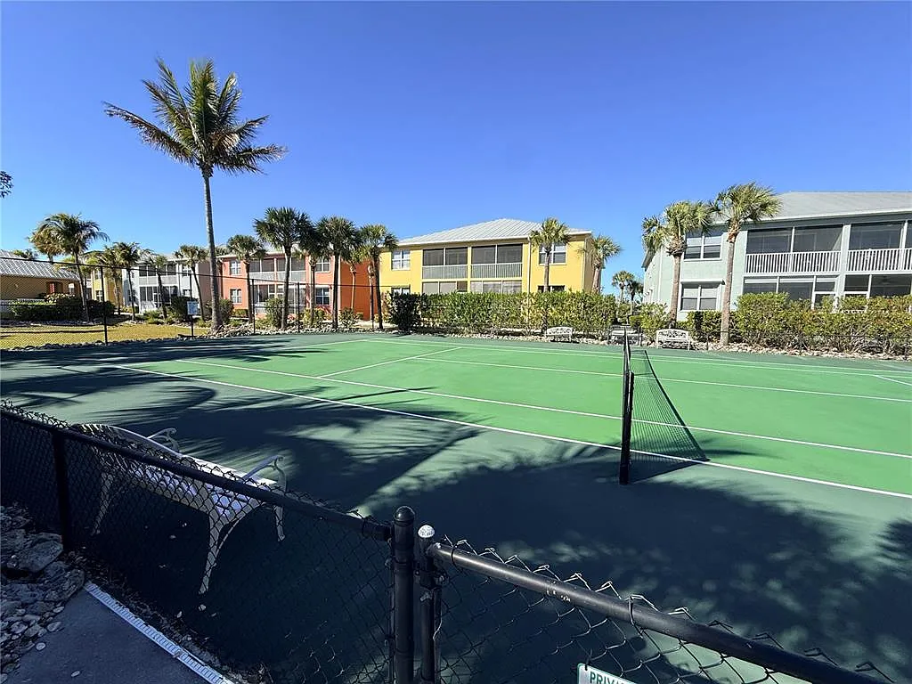3 bed, 2.0 bath, 1517 sqft, $2,400 — Photo 3