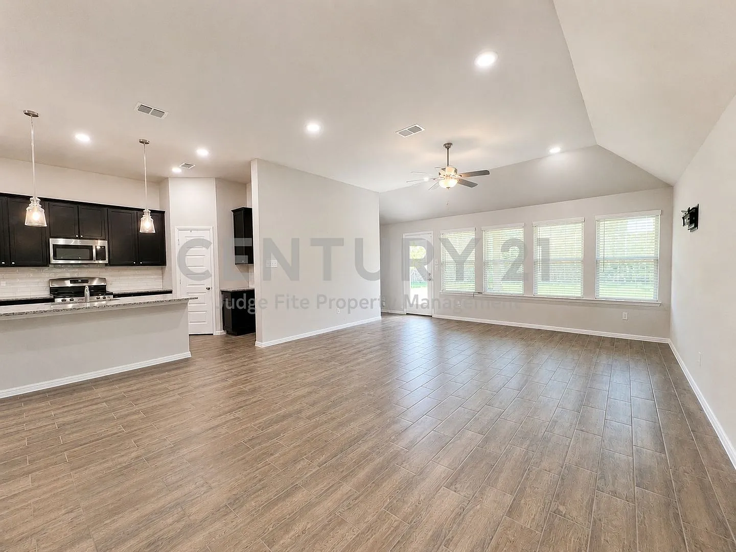 Gorgeous 3/2/2 in Denton Ready for Move-In! — Photo 4