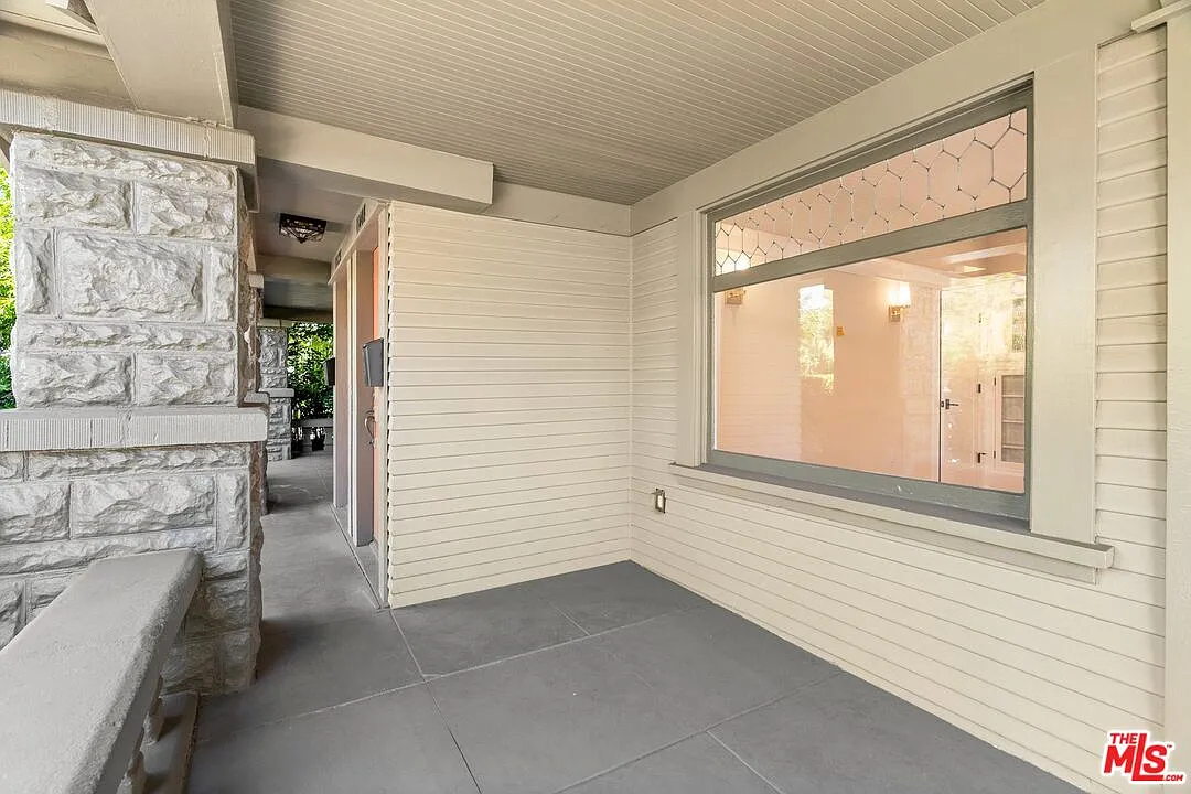 4 bed, 4.0 bath, 3688 sqft, $4,350 — Photo 2